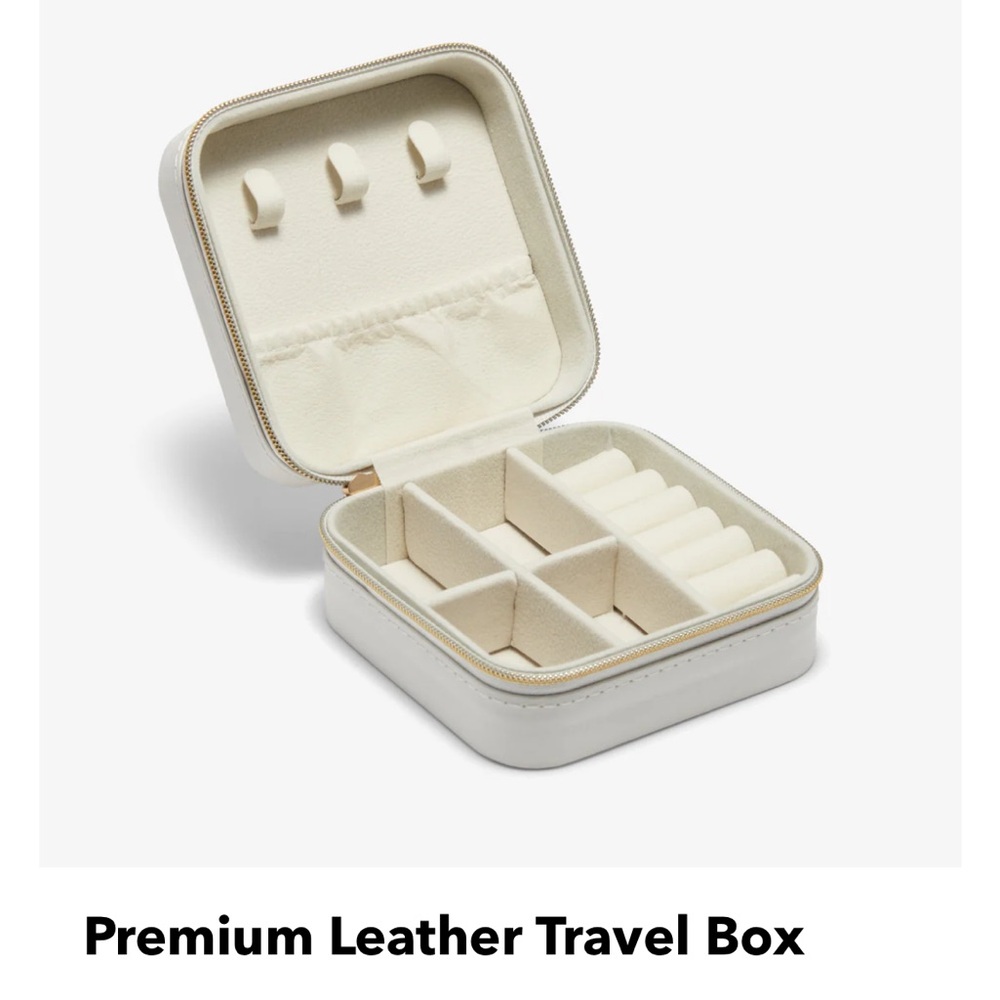 - JEWELRY TRAVEL CASE